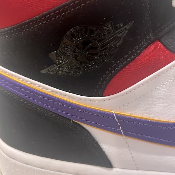 Nike Air Jordan sneakers 1Mid SE men size 12.  EUC like new - Picture 4 of 13